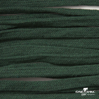 Шнур плетеный d-8 мм плоский, 70% хлопок 30% полиэстер, уп.85+/-1 м, цв.1016-т.зеленый - купить в Ярославле. Цена: 742.50 руб.